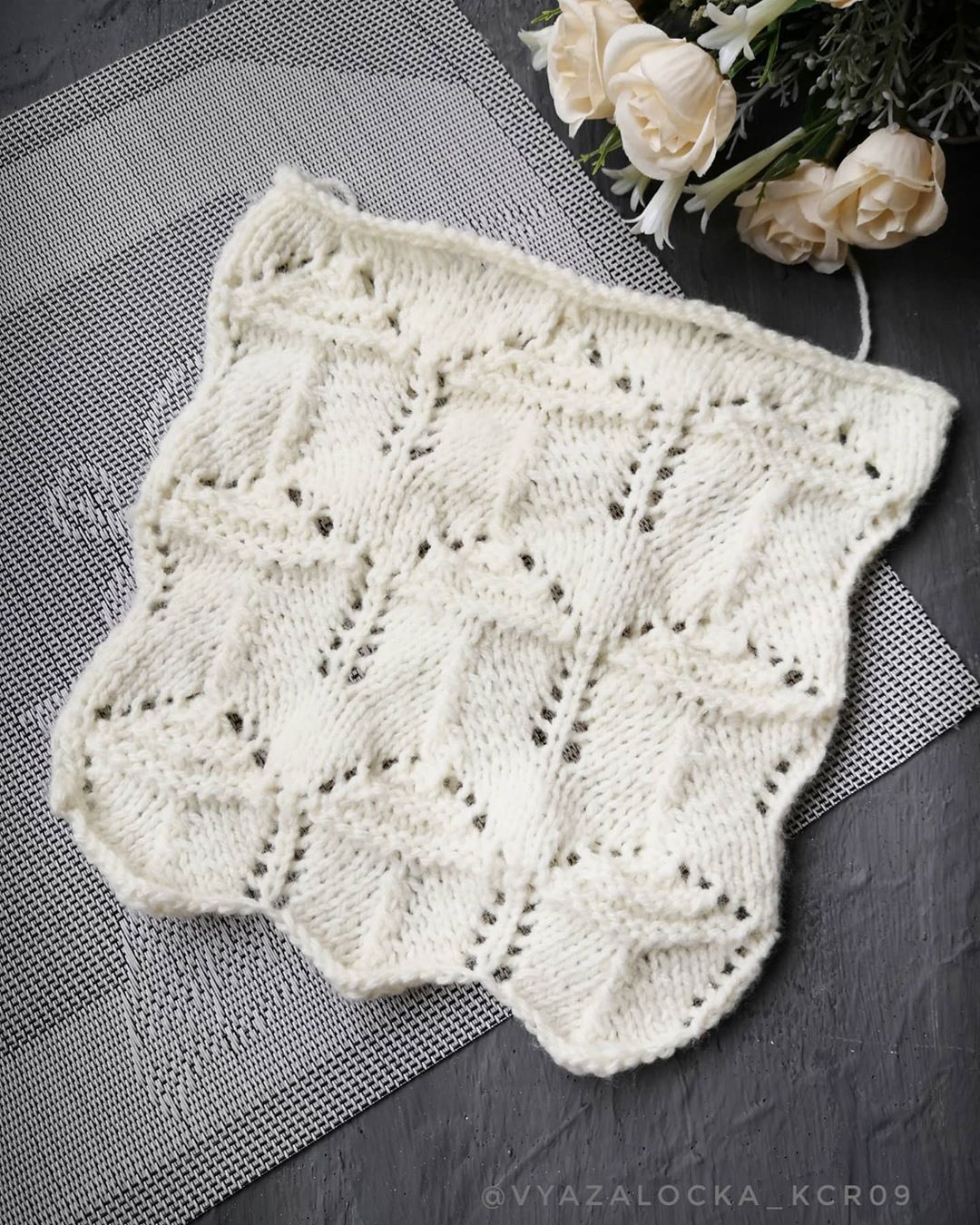 Eyelet Hutch Knit Stitch